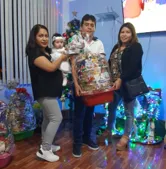 Entrega de canastas navideñas a trabajadores y sus familias (5)